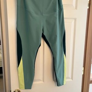 Old Navy PowerSoft Maternity Leggings Size XL